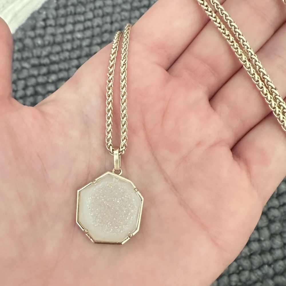 RARE Kendra Scott Lizzie Pendant Necklace NWOT